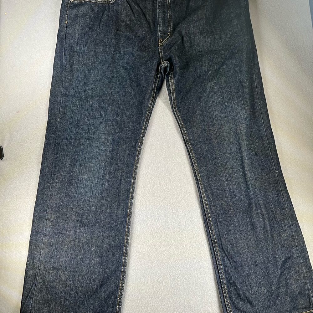 Levi's 505 Regular Fit men's jeans in a dark blue denim wash 42